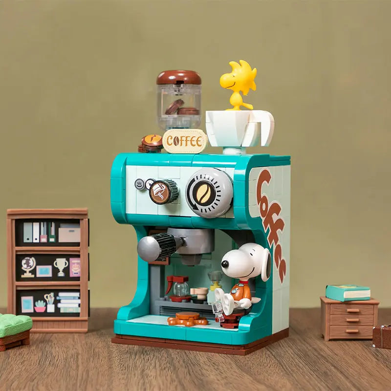 Pantasy Snoopy Red House Building Blocks – 12 Designs to Collect