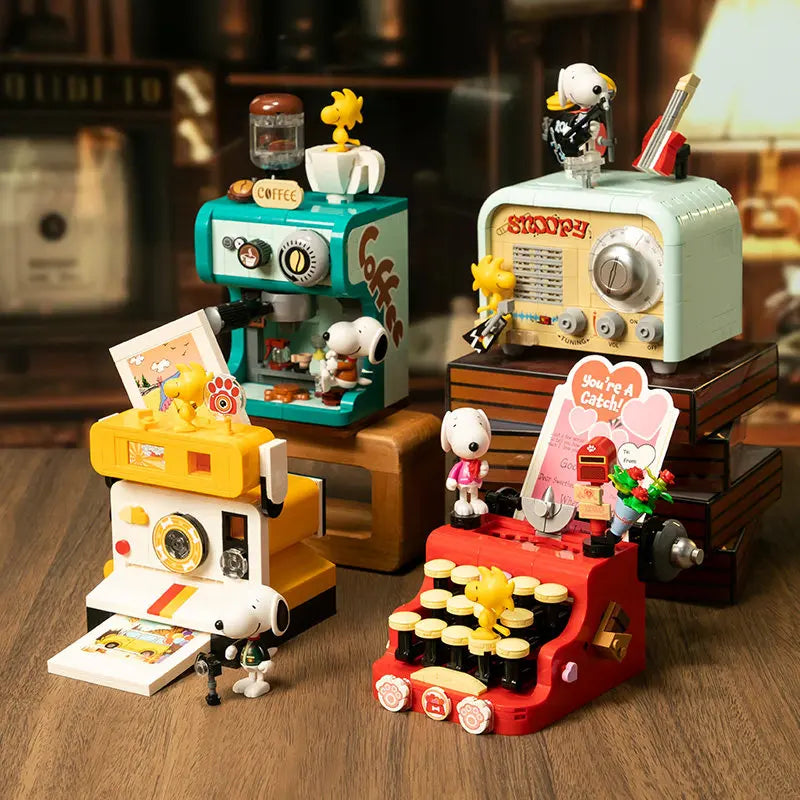 Pantasy Snoopy Red House Building Blocks – 12 Designs to Collect