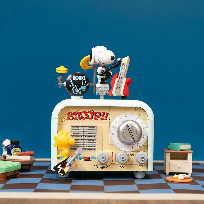 Pantasy Snoopy Red House Building Blocks – 12 Designs to Collect