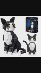 801PCS Tuxedo Cat Building Blocks – Cute Kitty Display Model